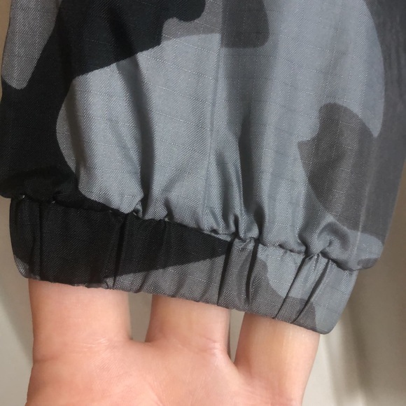 The children’s place rain/windbreaker - Picture 5 of 5